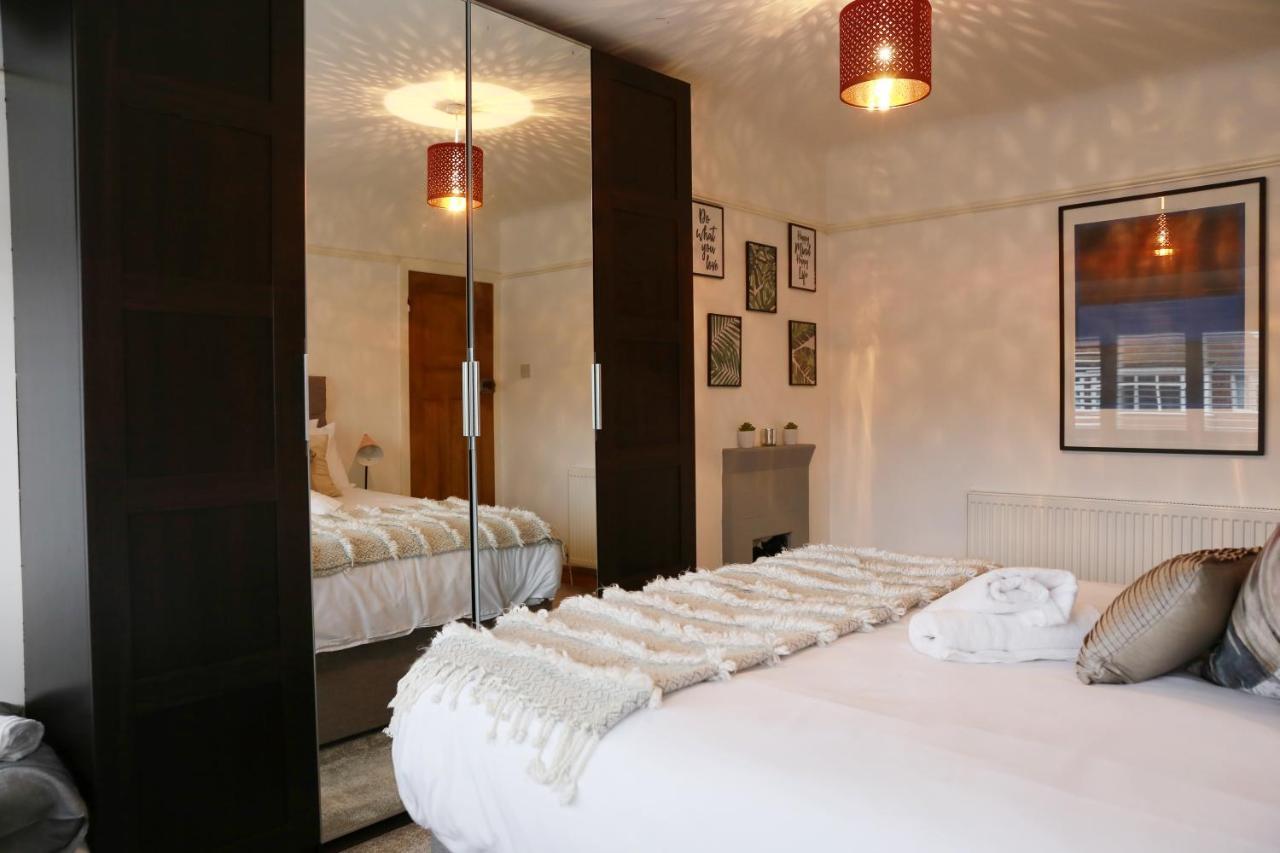 Lions Den - Zoo Accommodation 切斯特 外观 照片