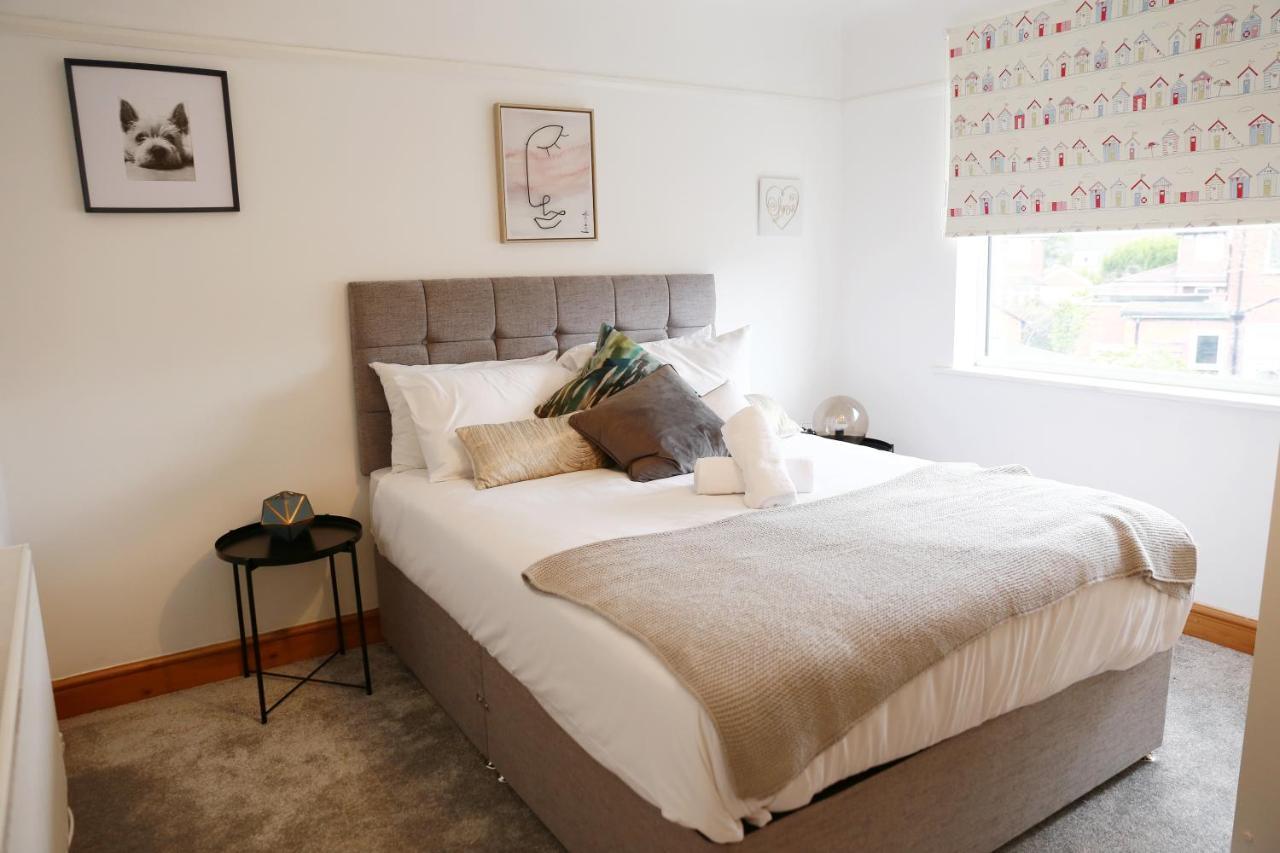 Lions Den - Zoo Accommodation 切斯特 外观 照片