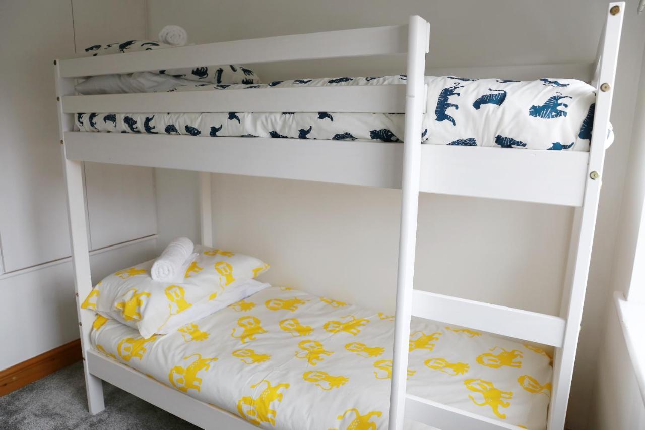Lions Den - Zoo Accommodation 切斯特 外观 照片