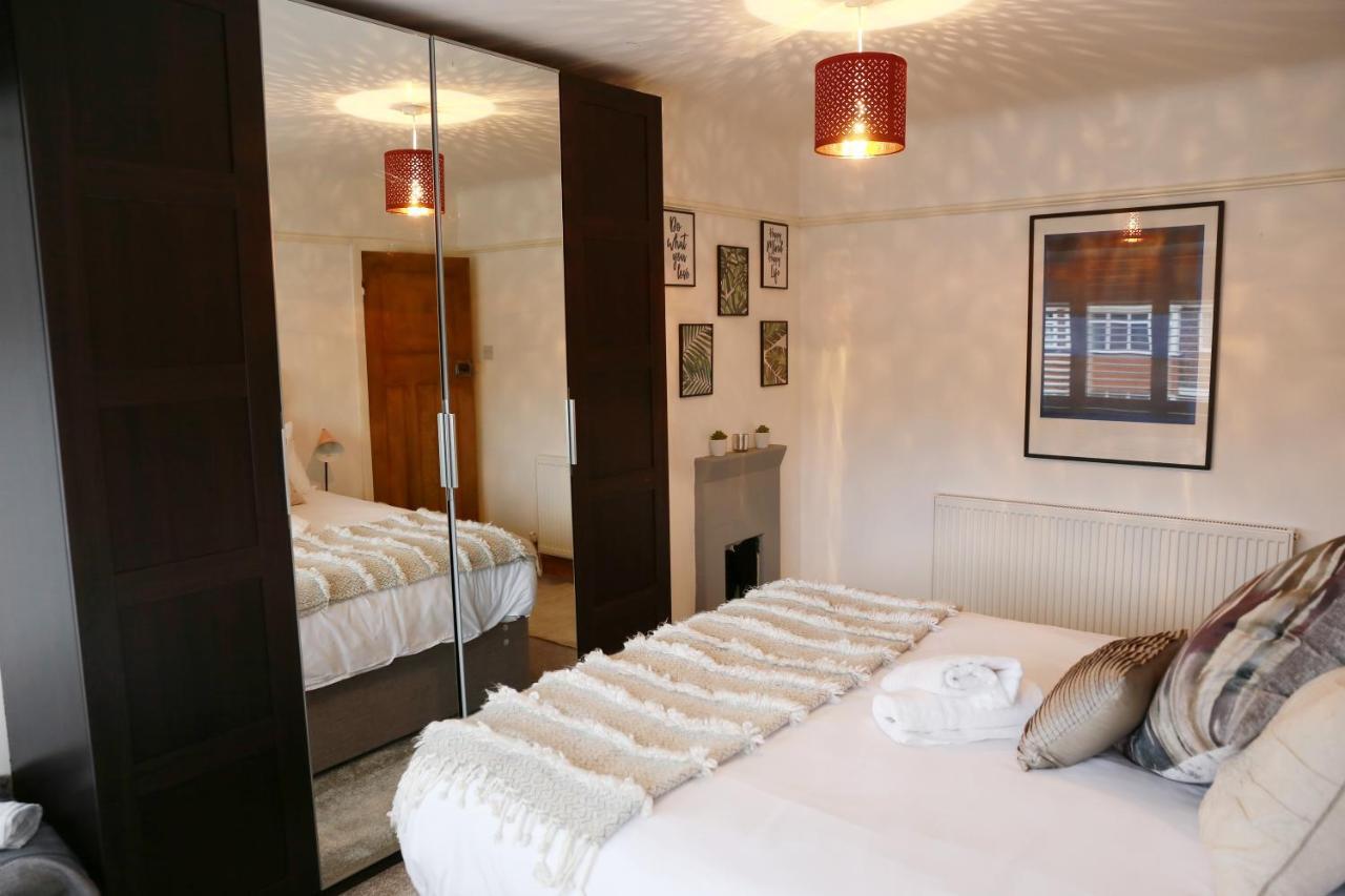 Lions Den - Zoo Accommodation 切斯特 外观 照片
